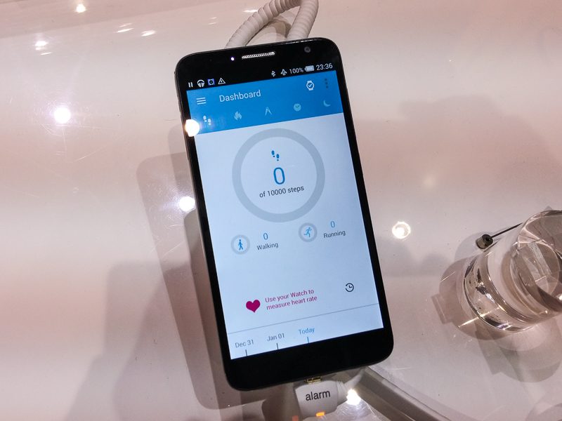 MWC 2015 : L'Alcatel Onetouch Watch, compatible iOS et Android