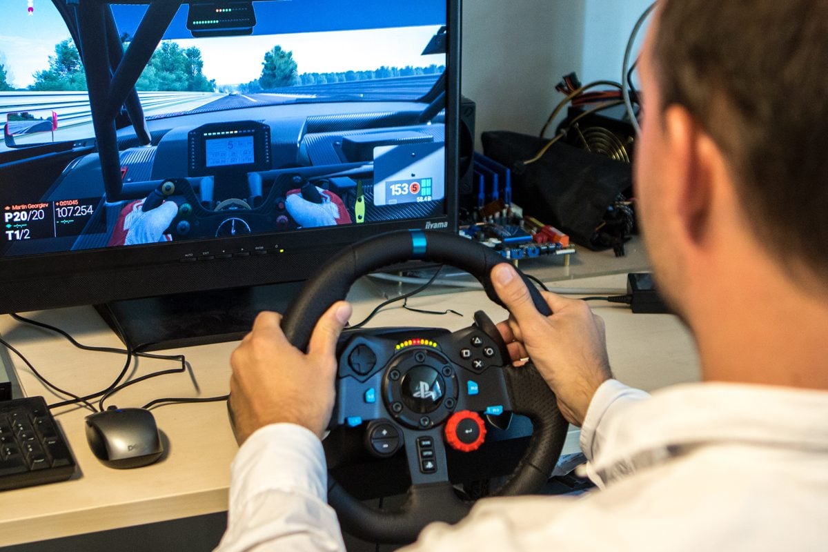 Simulation de courses, volant gaming et équipement de simulation de  conduite