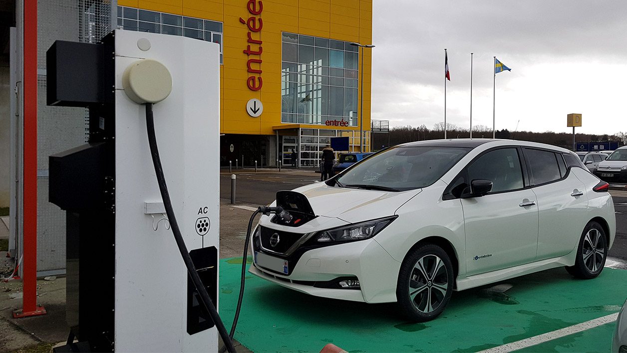 Nissan Charge et Appli – Borne de recharge pour voiture électrique Nissan
