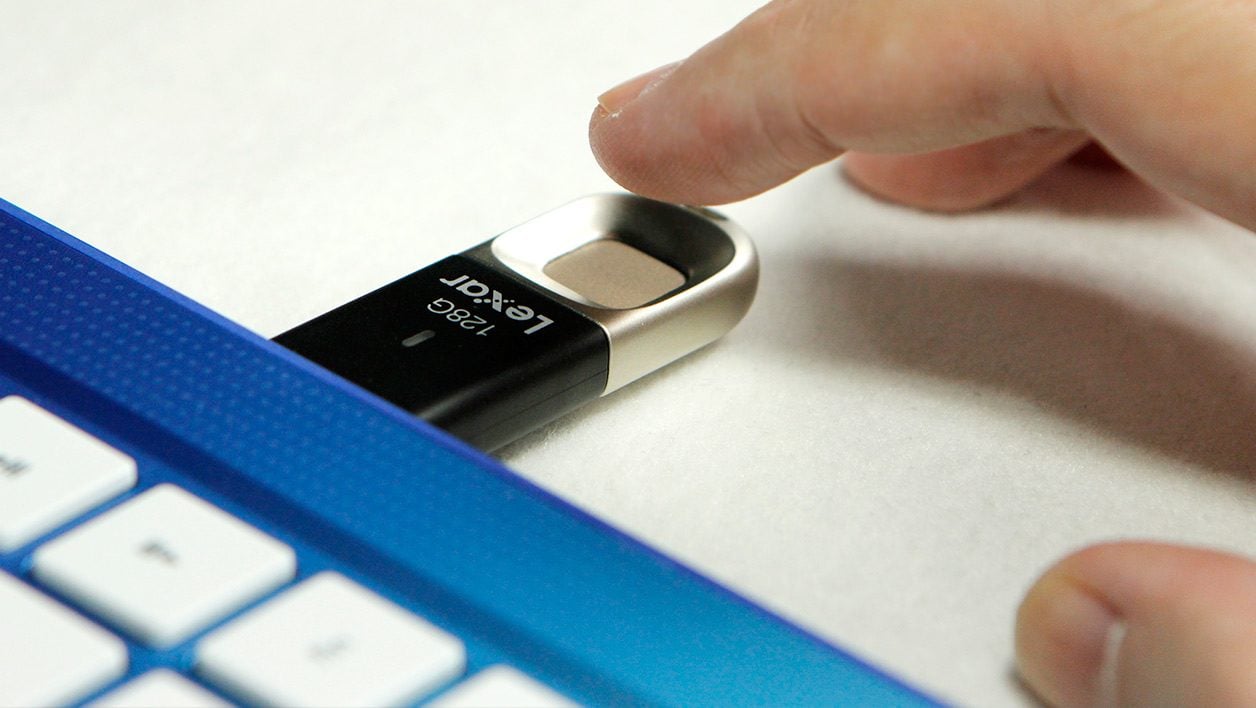 Clé USB 64GB Lexar Avec Protection Empreinte Digitale - Clés USB