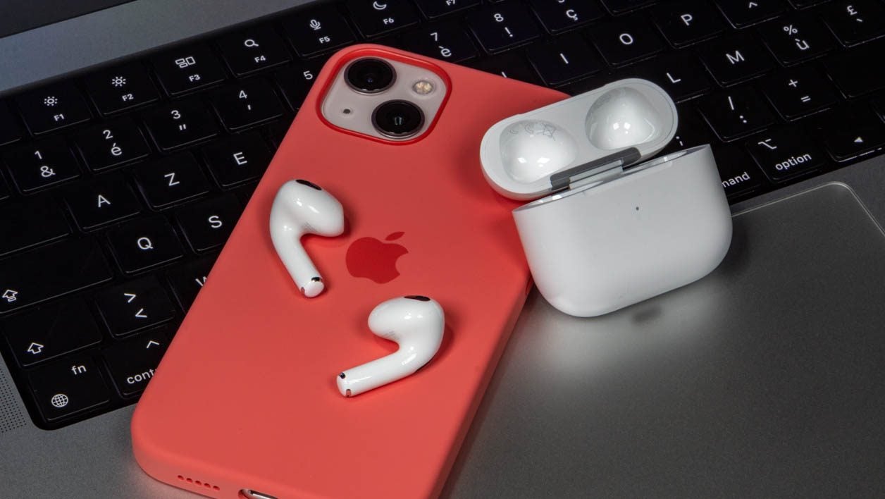 Test Apple AirPods 3 : Les écouteurs true wireless les plus populaires se  renouvellent pour le meilleur - Les Numériques
