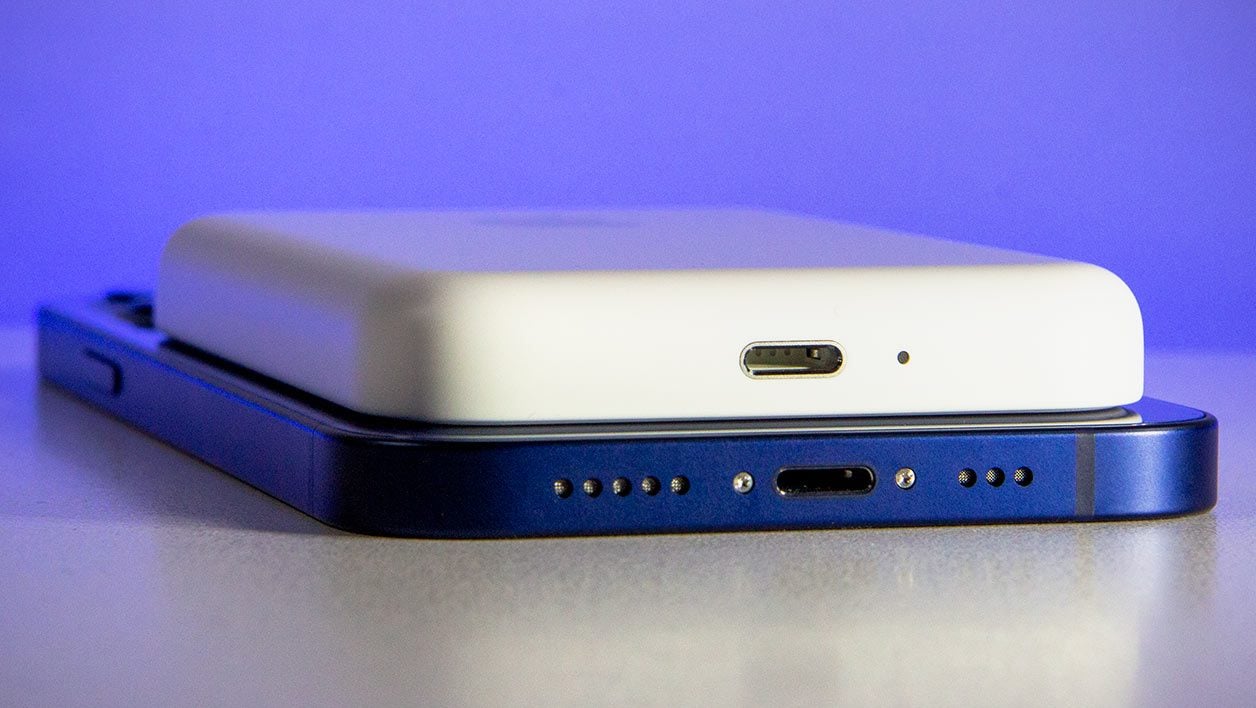 Premières photos montrent une épaisseur raisonnable pour la batterie  externe MagSafe d'Apple • Mediazone Blog