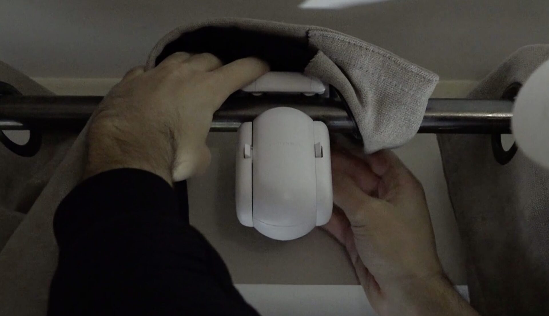 SwitchBot Curtain, un gadget très ingénieux qui domotise et motorise vos  vieux rideaux