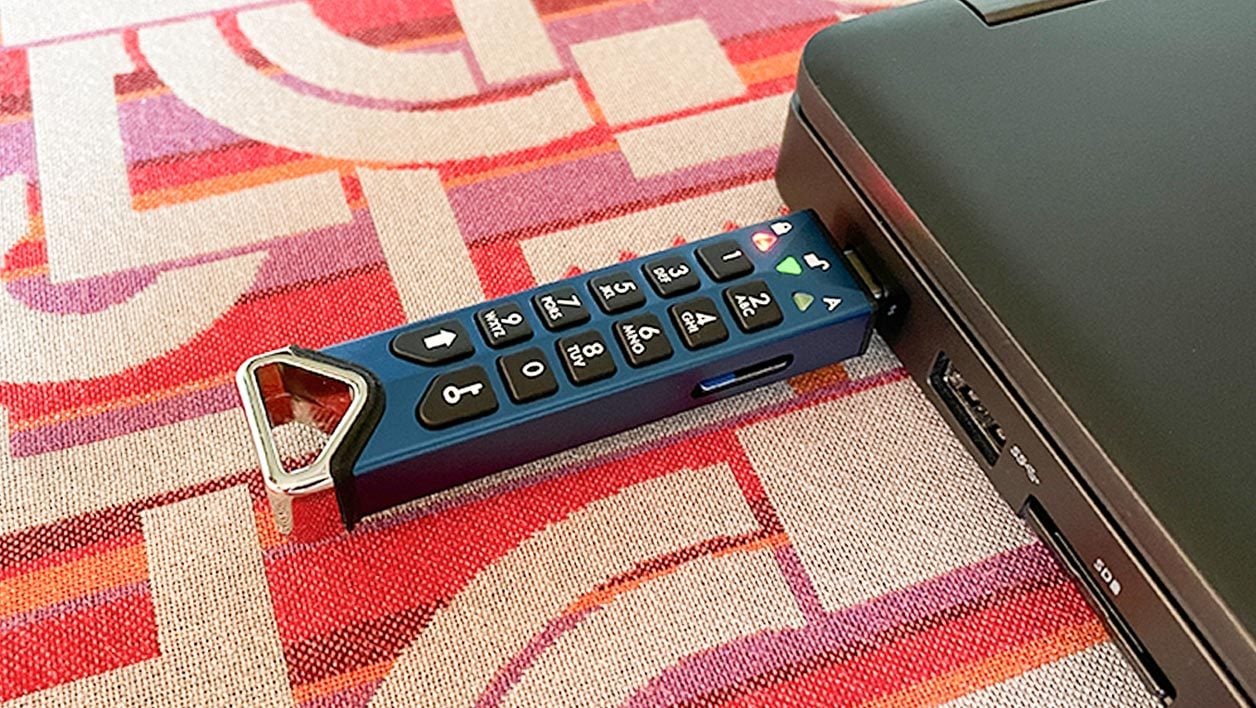 iStorage annonce la première clé USB sécurisée et extensible par carte  microSD