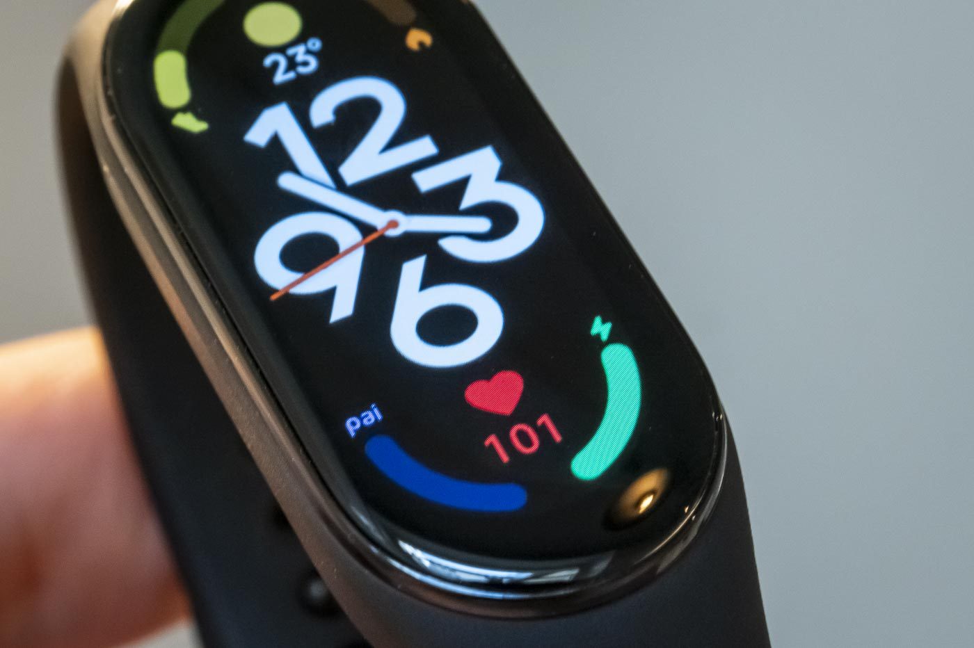 Le bracelet connecté Xiaomi Mi Band 7 et parfait pour votre santé et son  prix chute de 30% - Le Parisien