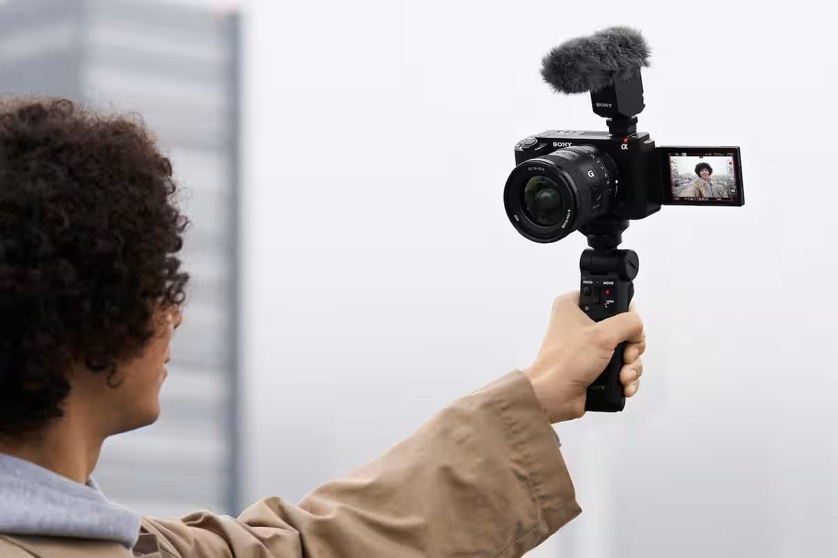 Sony ZV-E1 : le vlogging passe au capteur plein format et à l'IA