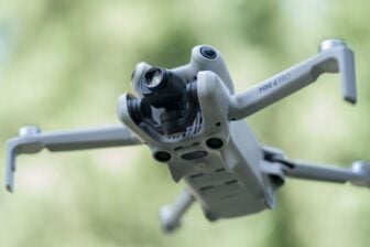 propose une remise folle sur le drone DJI Mini 2 SE pour le