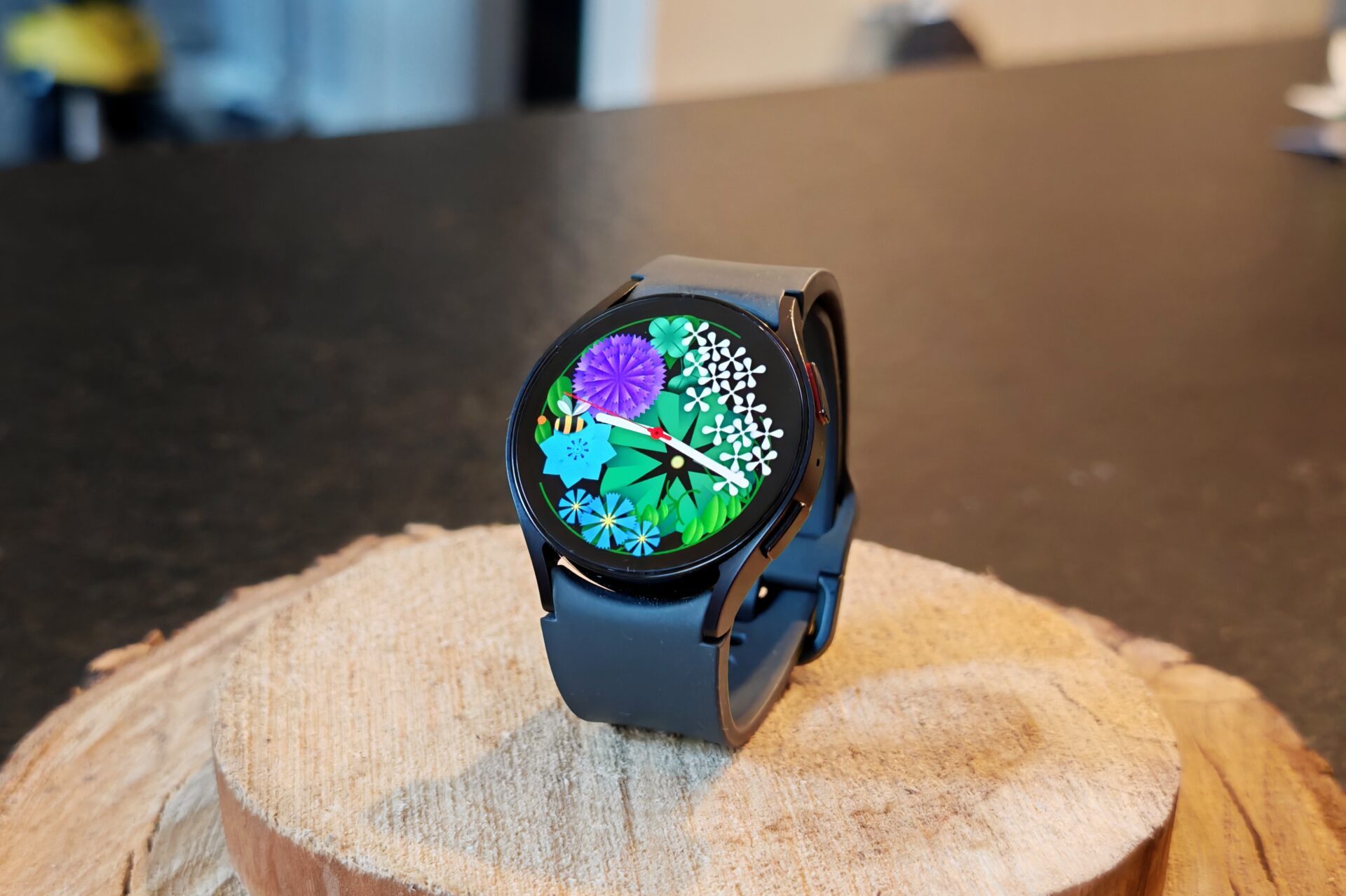 Samsung - Montre connectée Mixte Galaxy Watch SM-R810NZKAXEF - Bracelet  Silicone Noir Carbone - Montre connectée - Rue du Commerce