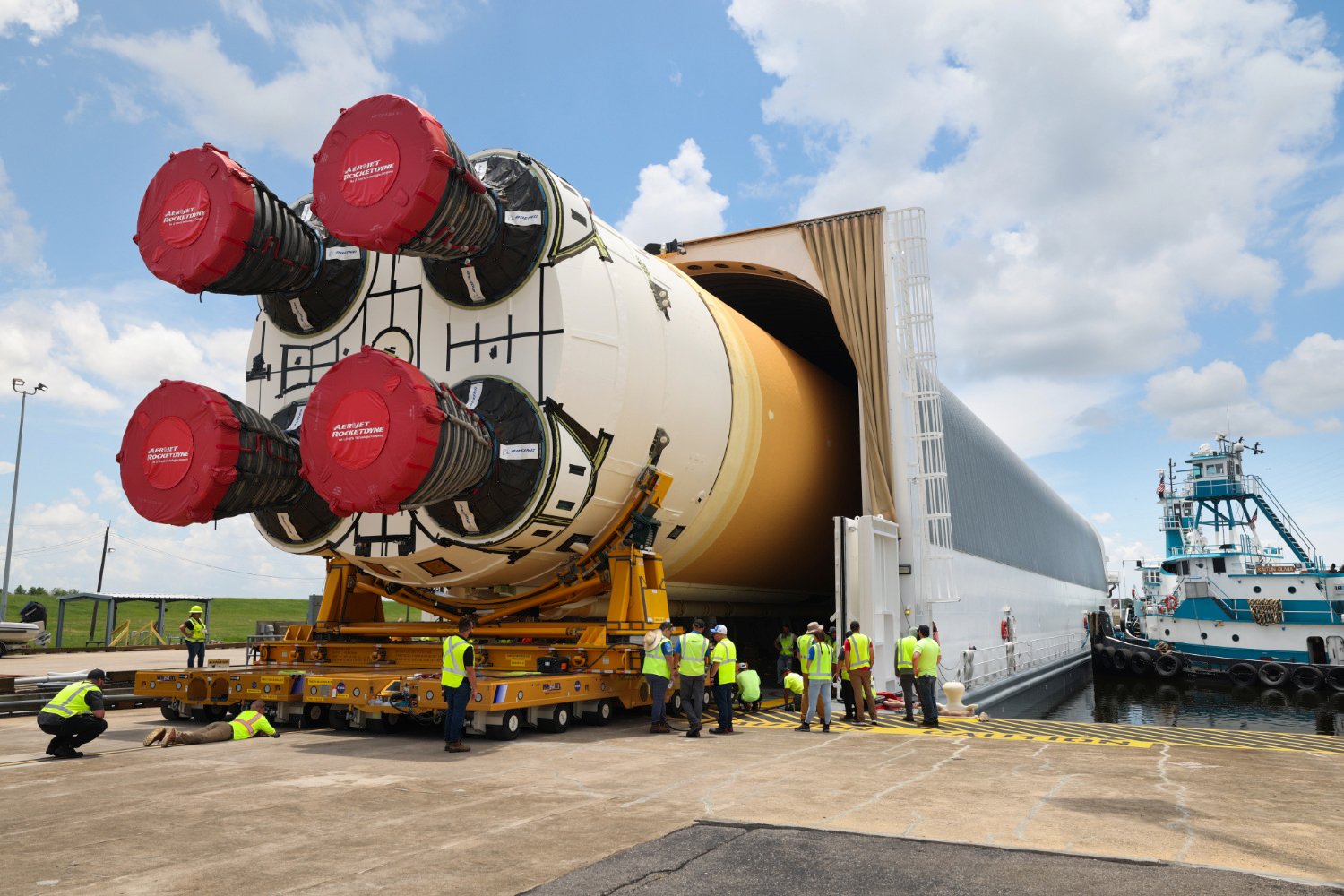 Artemis 2 se concrétise : l’énorme fusée SLS est en chemin
