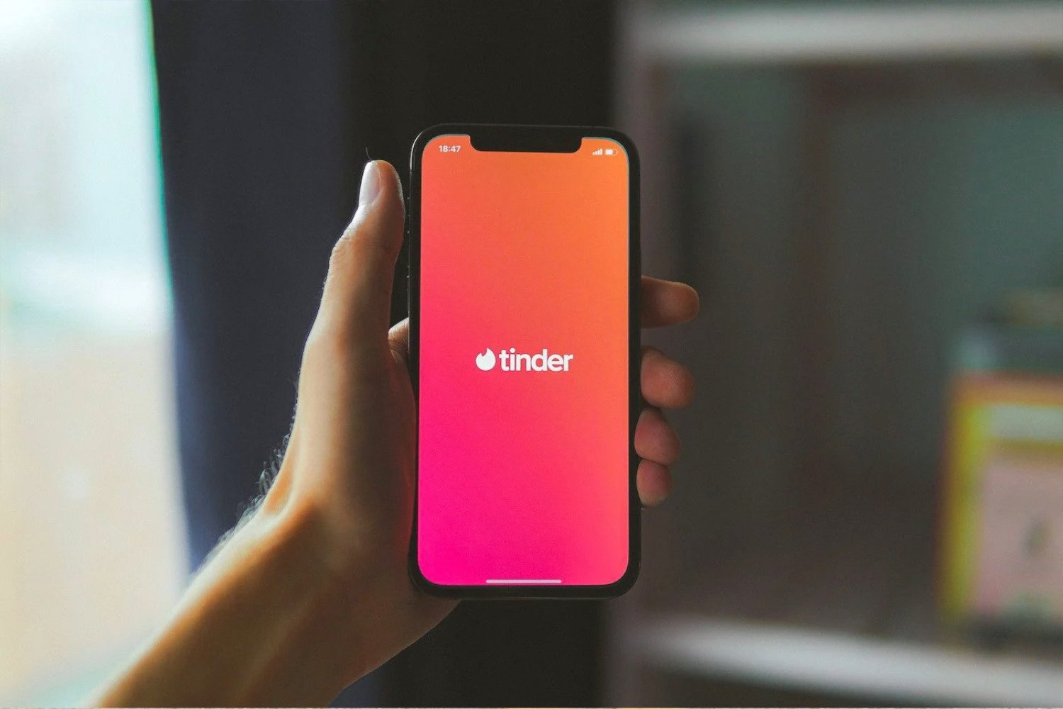 Délaissé, Tinder est forcé à revoir son modèle de rencontres