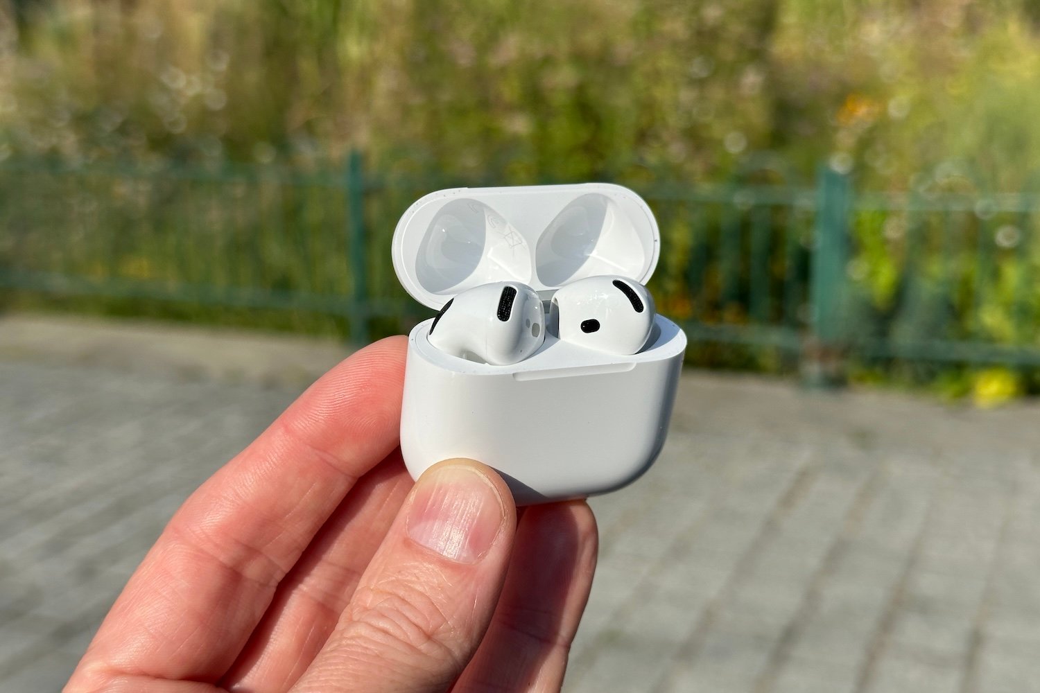 Test Apple AirPods 4 avec réduction active du bruit : beaucoup de qualités et un seul (gros) défaut