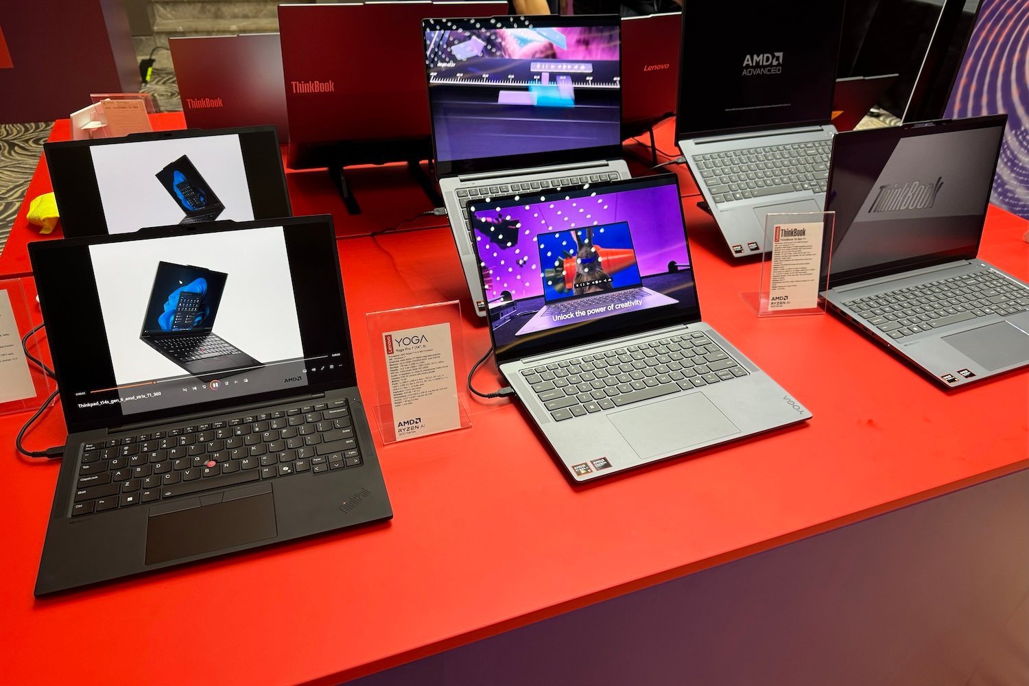 Lenovo présente ses nouvelles générations d’ordinateurs portables Yoga et IdeaPad