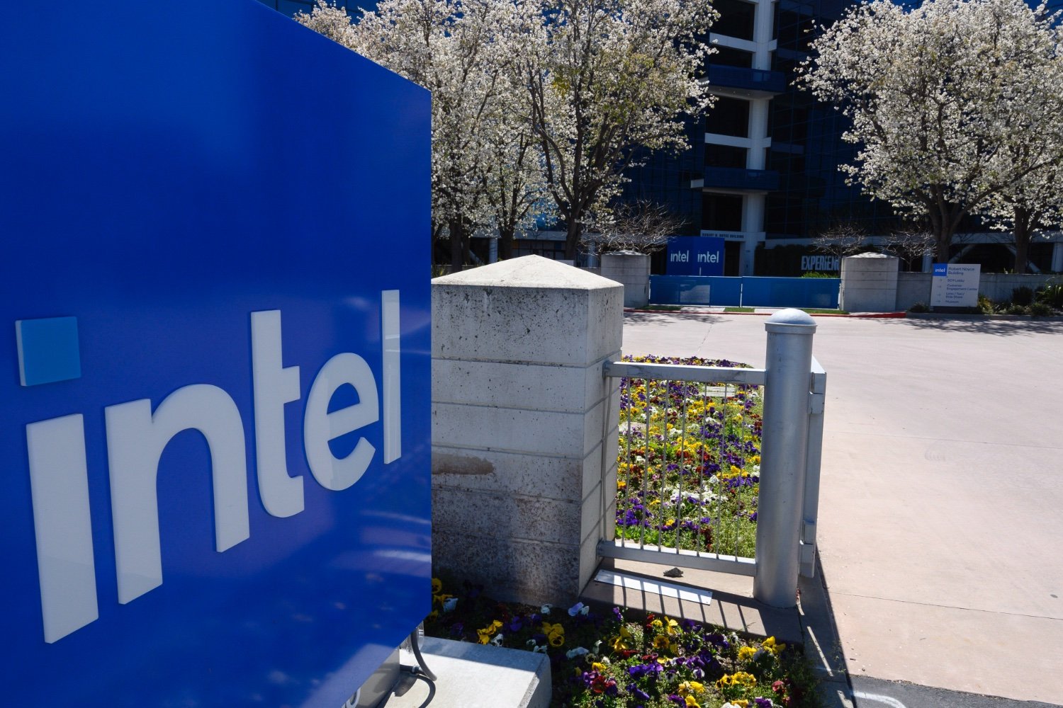 Un autre rival s’intéresse à Intel, en grande difficulté (1/1)