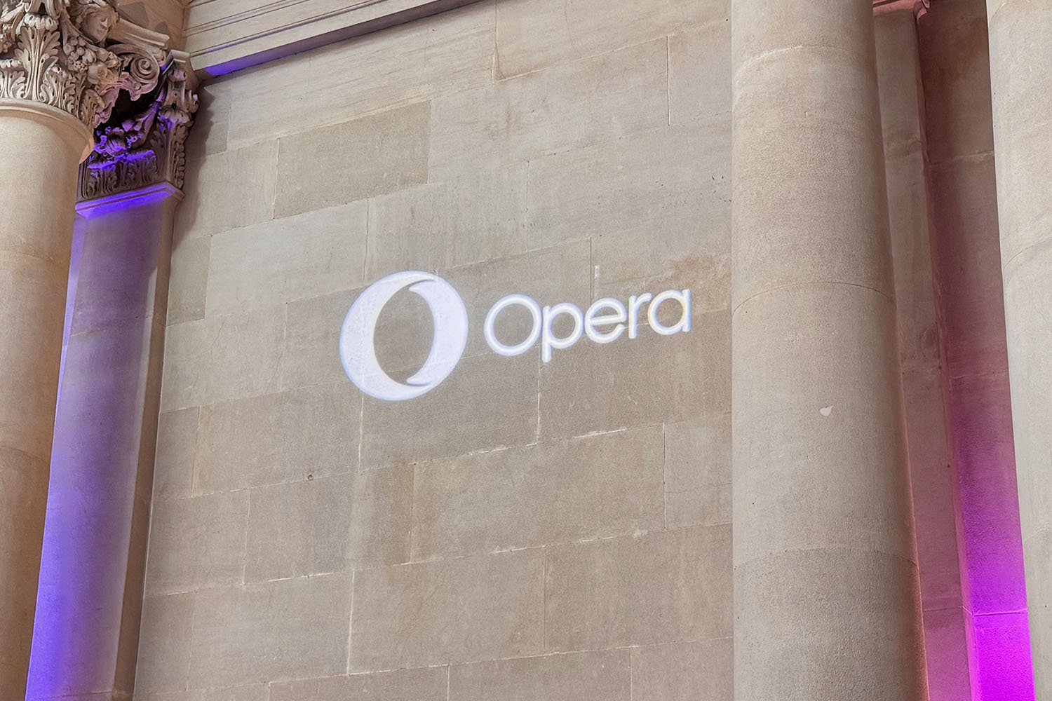 Opera dévoile Opera One R2 : IA, onglets automatiques… le navigateur devient plus intelligent