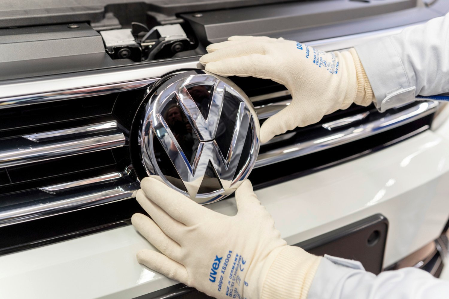 Assembly Wolfsburg Plant: Installing The Vw Emblem To The Radiat