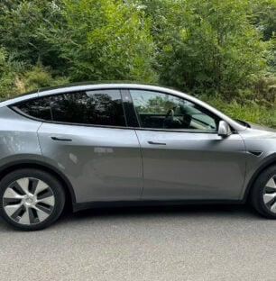 Tesla Model Y 8