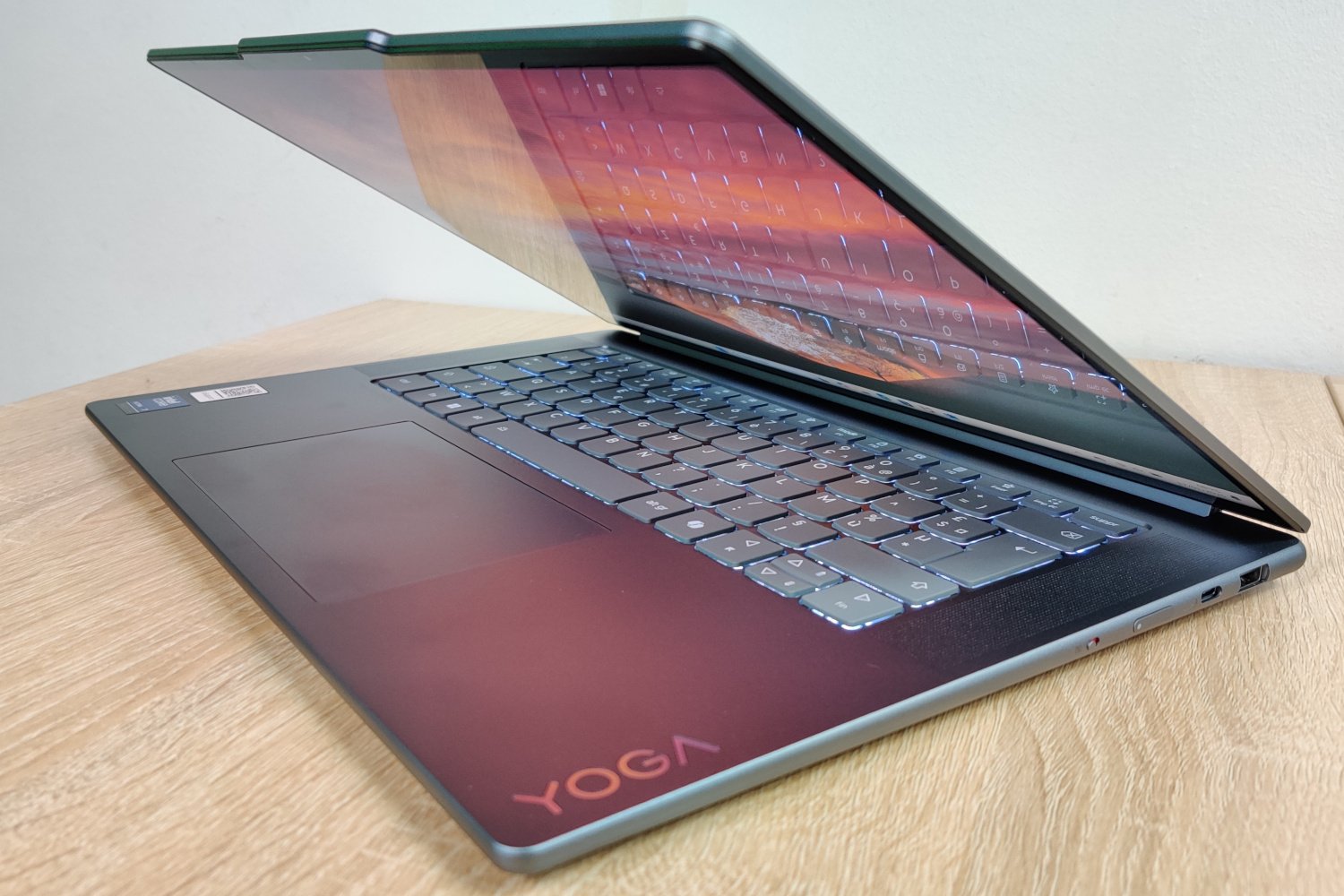 Lenovo Yoga Slim 7i Aura Edition Semi Ouvert