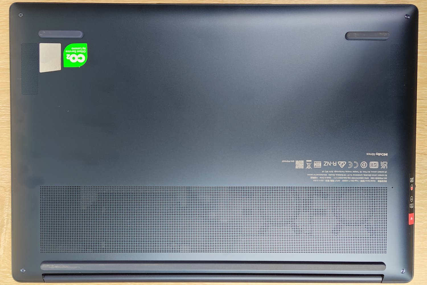 Lenovo Yoga Slim 7x Arriere