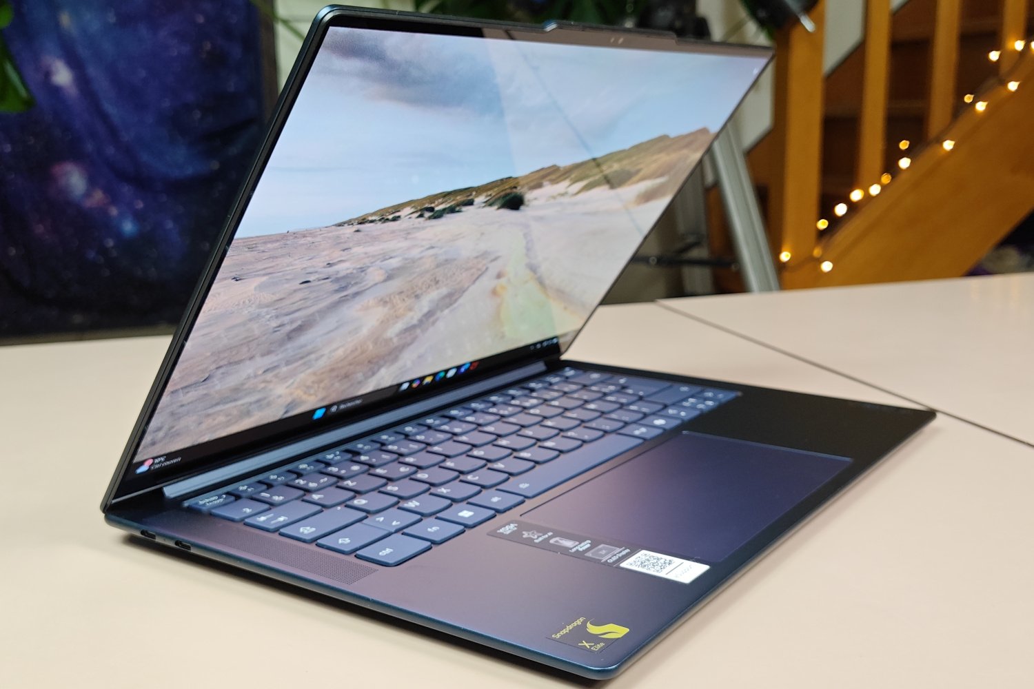 Lenovo Yoga Slim 7x Ouvert Gauche