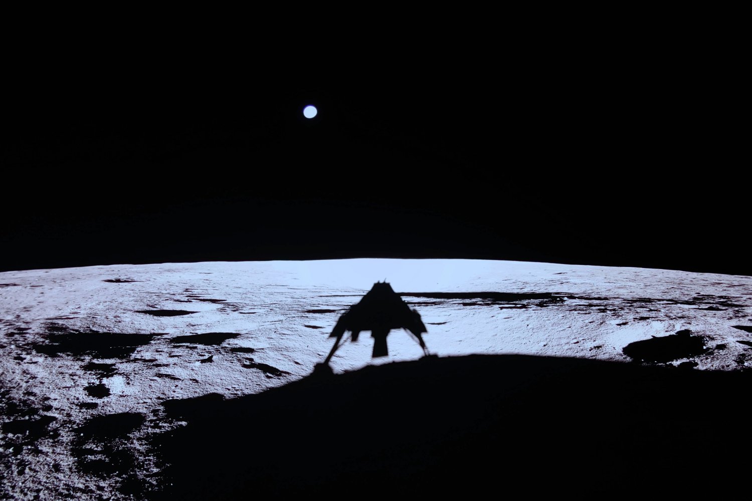 L’atterrisseur lunaire « Blue Ghost » est sur la Lune, il y restera jusqu’au coucher du soleil